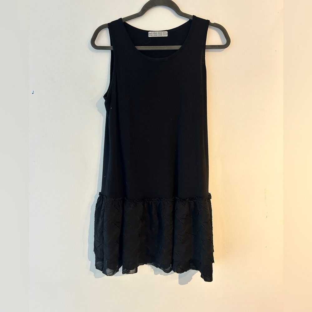 Sophisticated Black Sleeveless Tunic with Textured Hem